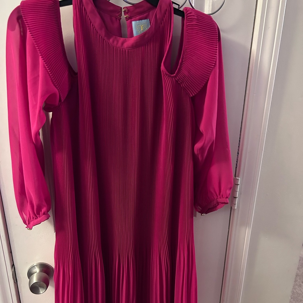 Ladies super cute size 8 dress - cold shoulder